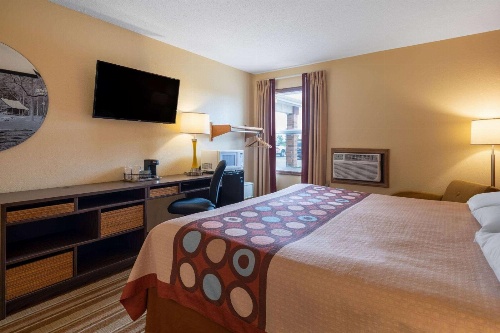 Super 8 by Wyndham Mattoon image 1