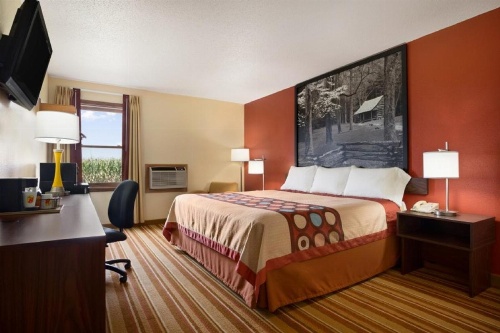 Super 8 by Wyndham Mattoon image 17