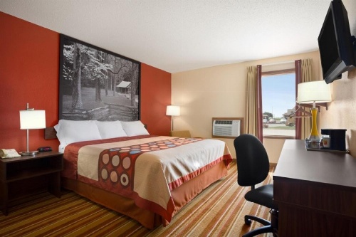 Super 8 by Wyndham Mattoon image 18