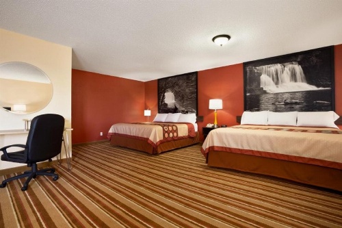 Super 8 by Wyndham Mattoon image 23