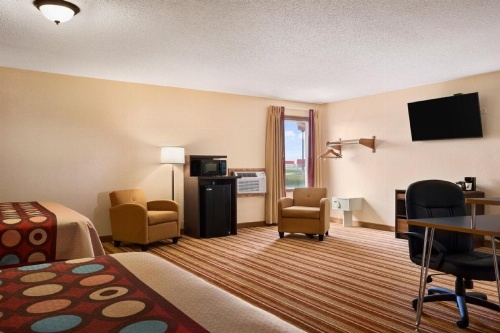 Super 8 by Wyndham Mattoon image 24