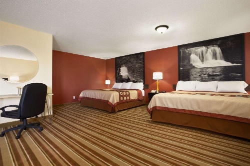 Super 8 by Wyndham Mattoon image 25