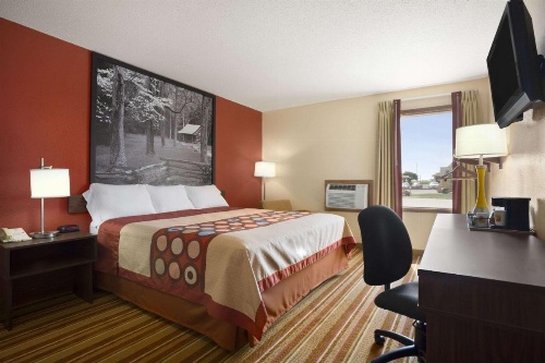 Super 8 by Wyndham Mattoon image 28