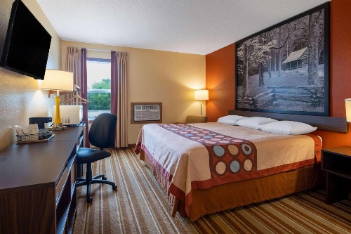 Super 8 by Wyndham Mattoon image 3