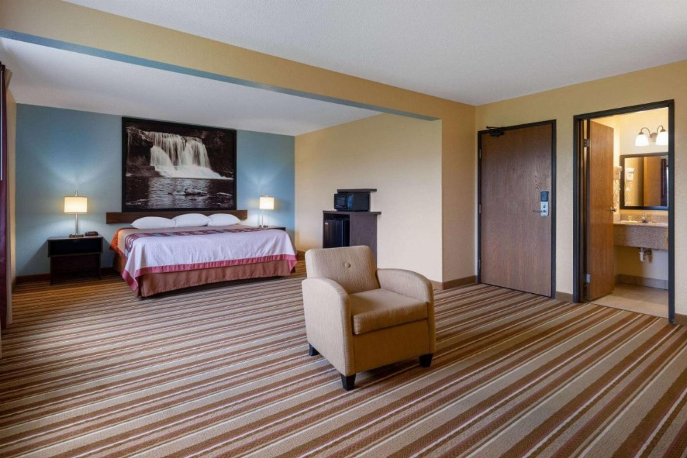 Super 8 by Wyndham Mattoon Image 35
