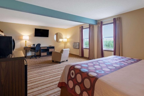 Super 8 by Wyndham Mattoon image 36